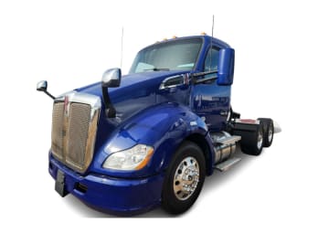 Featured image with white background for this 2021 Kenworth T680 (Stock number: UMJ470921)
