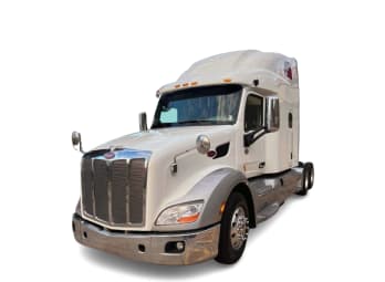 Featured image with white background for this 2022 Peterbilt 579 (Stock number: UND759976)