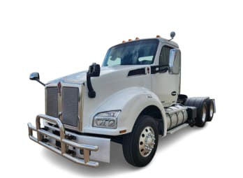 Featured image with white background for this 2022 Kenworth T880 (Stock number: UNJ471036)