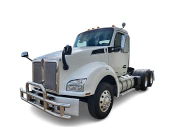 Featured image with white background for this 2022 Kenworth T880 (Stock number: UNJ471041)