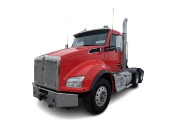 Featured image with white background for this 2022 Kenworth T880 (Stock number: UNJ484140)