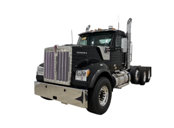 Featured image with white background for this 2027 Kenworth W990 (Stock number: VJ266991)