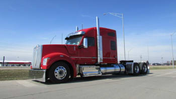 2023 Kenworth W990 UPJ243065