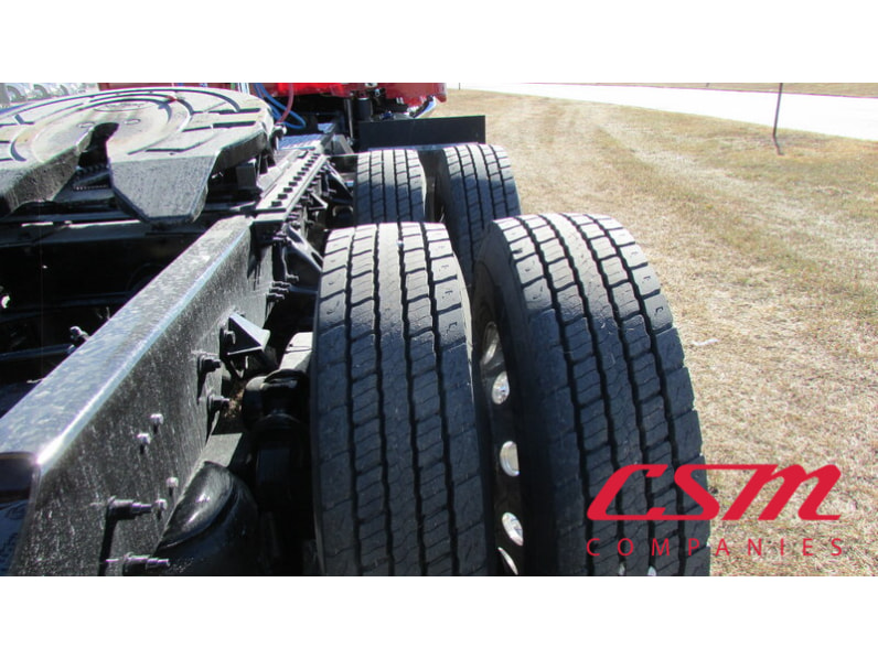 Passenger side rear frame and tire tread for this 2026 Kenworth T880 (Stock number: TJ195424)