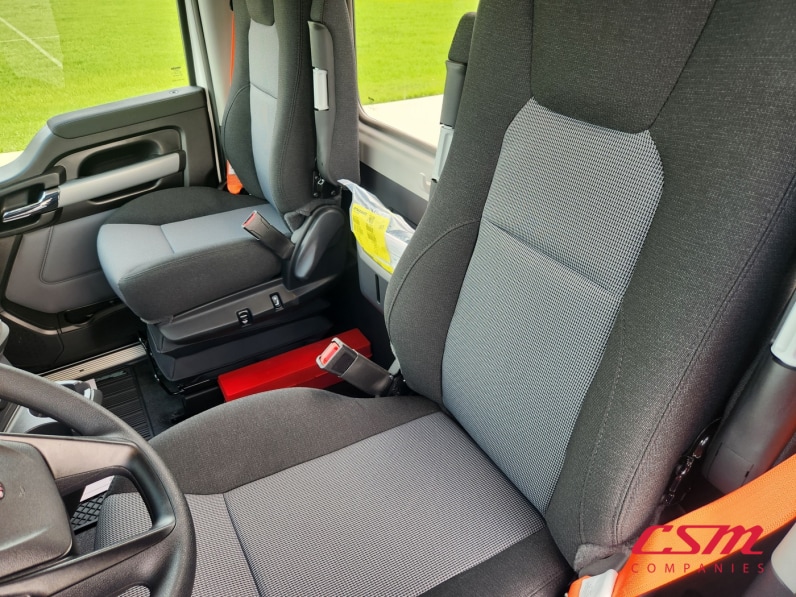 Interior seats for this 2026 Kenworth T880 (Stock number: TJ216167)