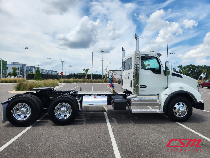 Exterior full passenger side for this 2026 Kenworth T880 (Stock number: TJ216167)