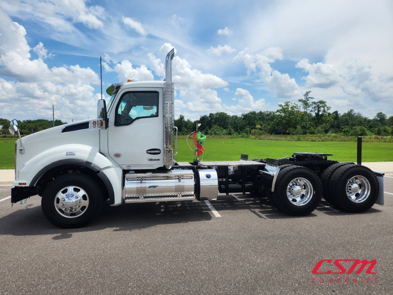 Exterior full driver side for this 2026 Kenworth T880 (Stock number: TJ216167)