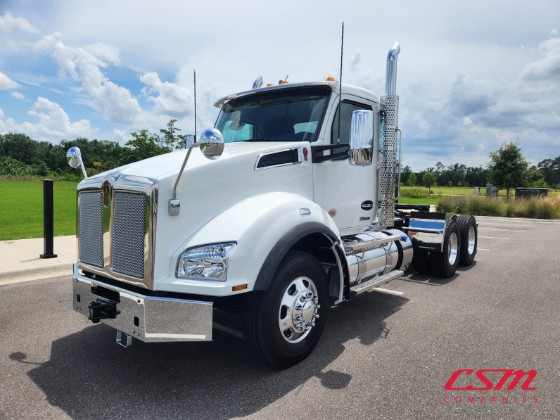 Exterior front drivers side for this 2026 Kenworth T880 (Stock number: TJ216167)