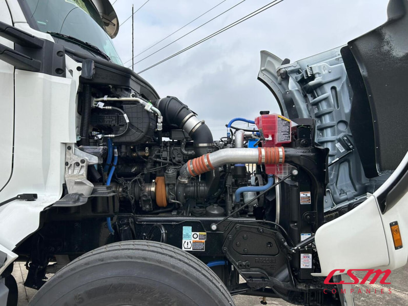 Passenger side engine for this 2026 Kenworth T880 (Stock number: TJ216007)