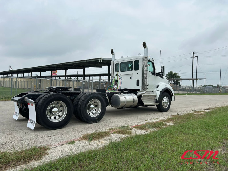Exterior rear passenger side for this 2026 Kenworth T880 (Stock number: TJ216007)