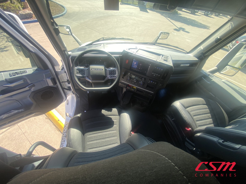 Interior dash for this 2026 Mack Pioneer HB64T (Stock number: TM100262)