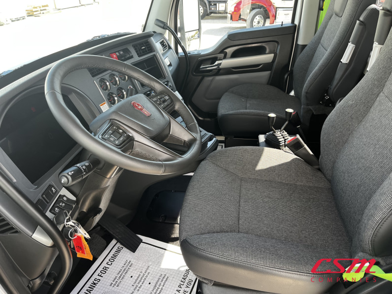 Interior seats for this 2026 Kenworth T880 (Stock number: TJ230038)