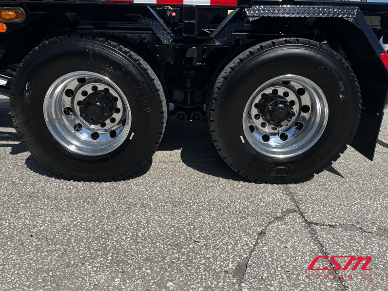 Passenger side rear frame and tire tread for this 2026 Kenworth T880 (Stock number: TJ230038)