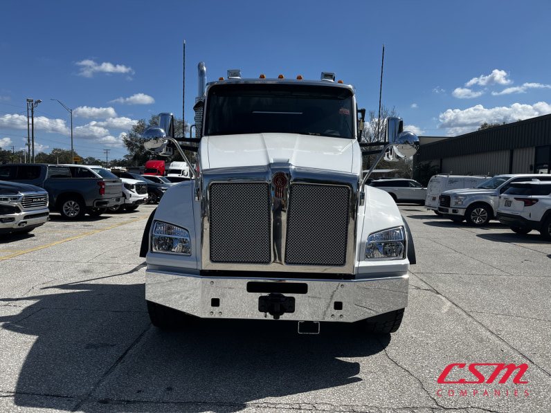 Exterior full front view for this 2026 Kenworth T880 (Stock number: TJ230038)
