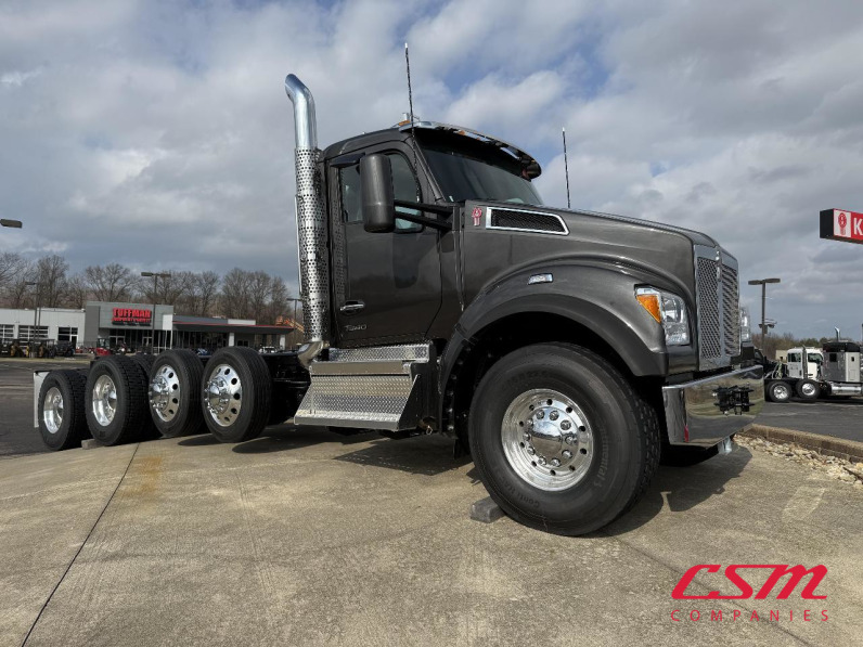 Exterior front passenger side for this 2026 Kenworth T880 (Stock number: TJ229163)