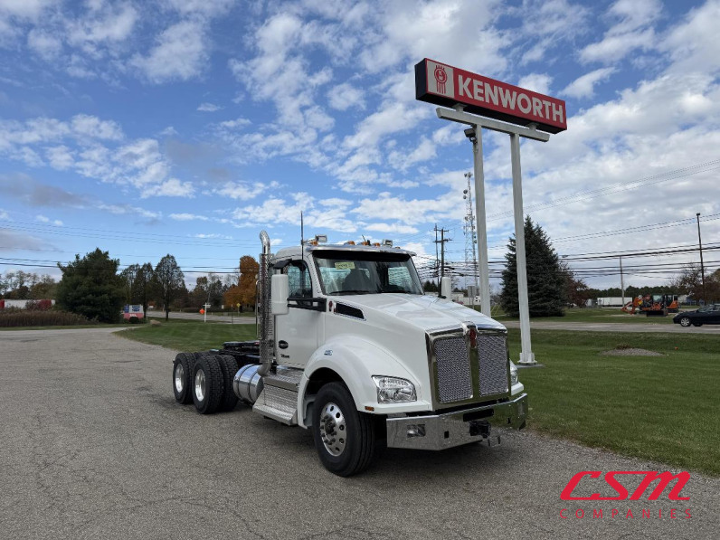 Exterior front passenger side for this 2026 Kenworth T880 (Stock number: TJ229046)