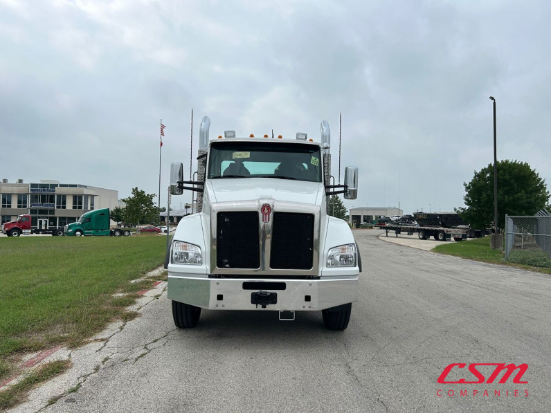 Exterior full front view for this 2026 Kenworth T880 (Stock number: TJ216006)