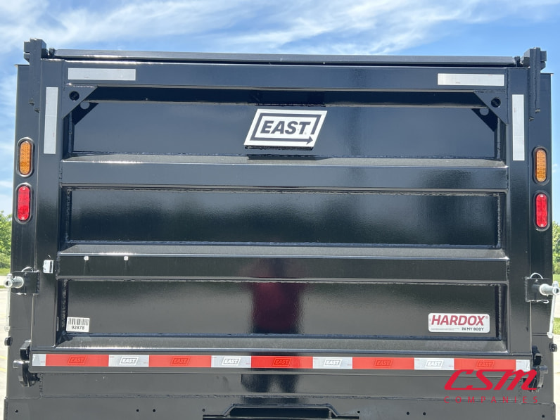 Exterior full rear view for this 2026 Kenworth T880S (Stock number: TJ229648)