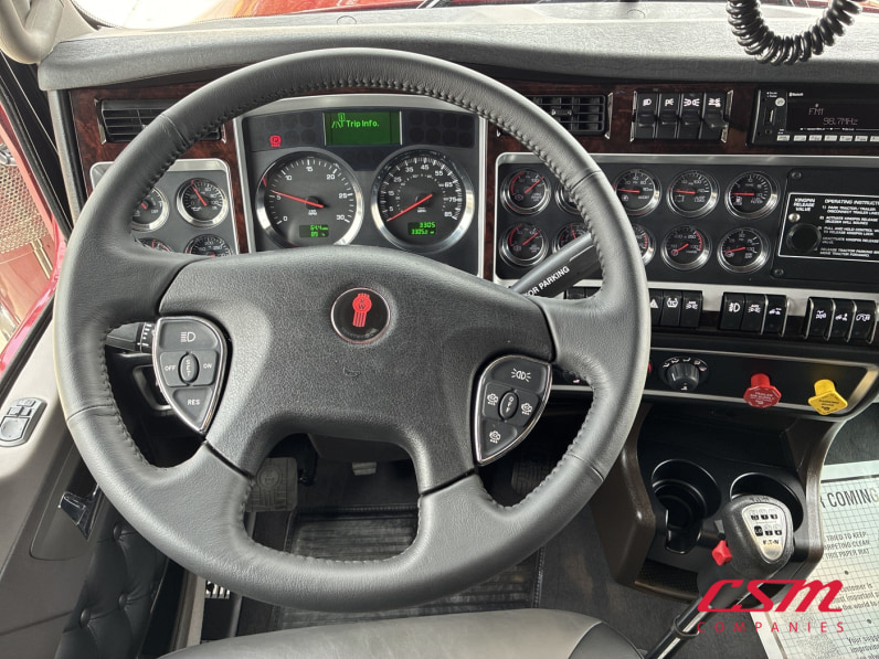 Interior dash for this 2027 Kenworth W900B (Stock number: VR250441)
