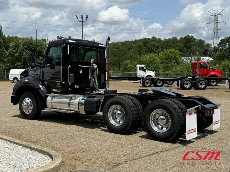 Exterior rear driver side for this 2025 Kenworth T880 (Stock number: SJ169678)