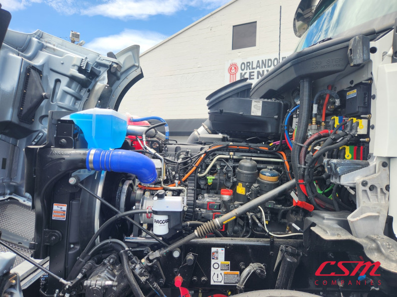Drivers side engine for this 2026 Kenworth T880 (Stock number: TJ230001)
