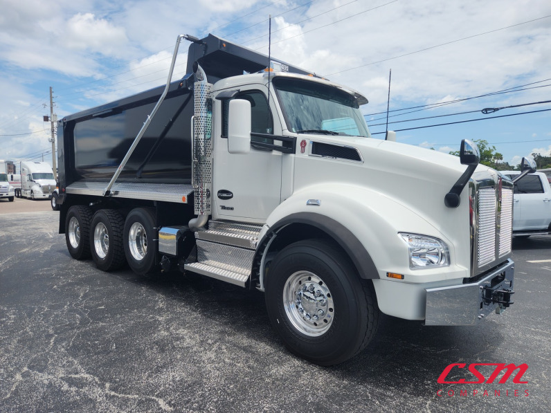 Exterior front passenger side for this 2026 Kenworth T880 (Stock number: TJ230001)