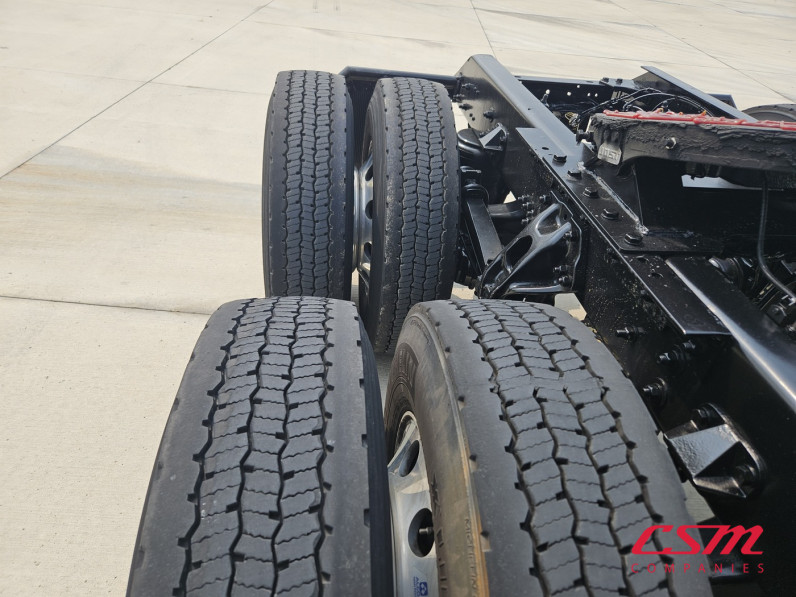 Passenger side rear frame and tire tread for this 2023 Kenworth T680 (Stock number: UPJ216989)