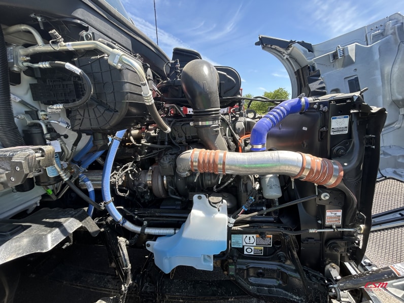 Passenger side engine for this 2027 Kenworth T680 Short Hood (Stock number: VJ250501)