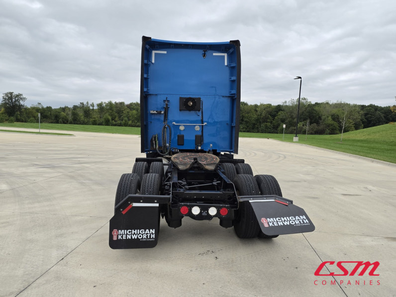 Exterior full rear view for this 2022 Kenworth T680 (Stock number: UNJ467081)