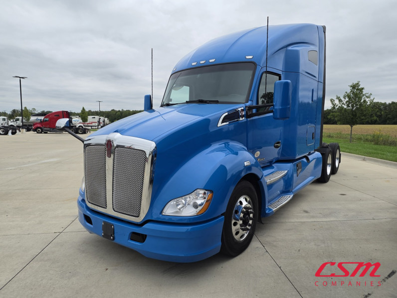 Exterior front drivers side for this 2022 Kenworth T680 (Stock number: UNJ467081)
