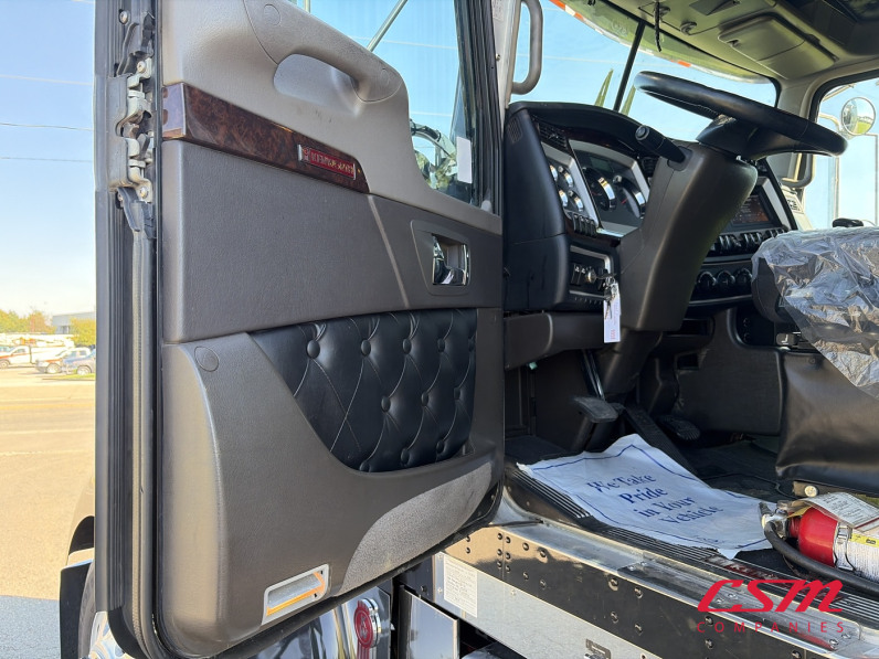 Drivers side door open for this 2022 Kenworth W900L (Stock number: UNR493669)