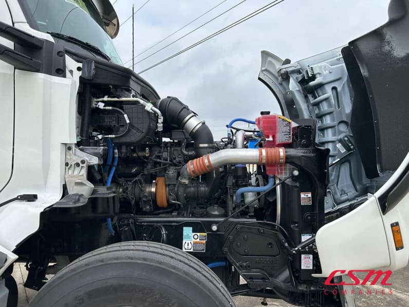 Passenger side engine for this 2026 Kenworth T880 (Stock number: TJ216007)