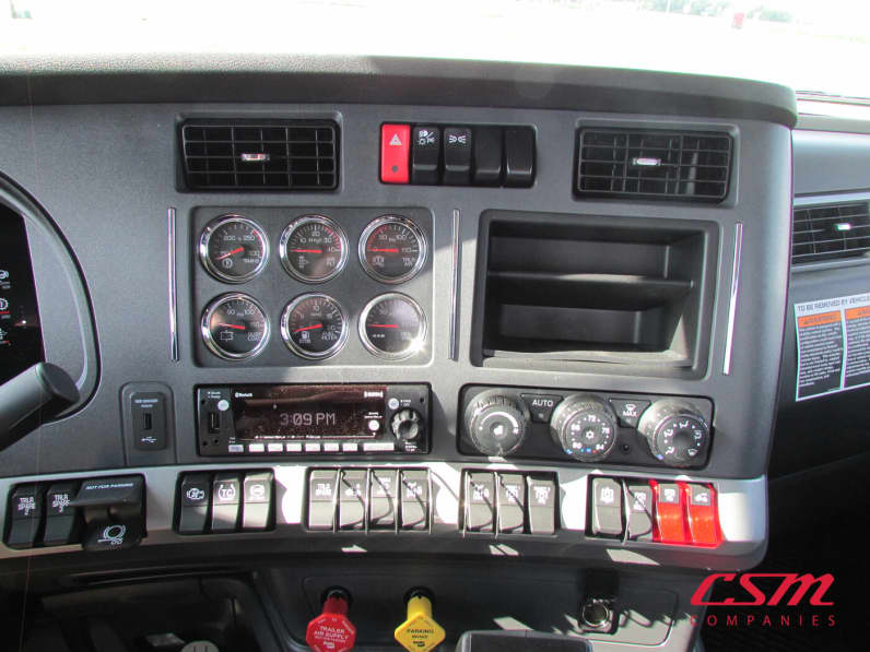 Interior radio and navigation system for this 2026 Kenworth T880 (Stock number: TJ219870)