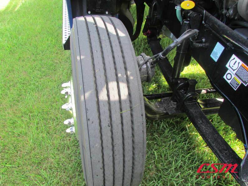 Passenger side front tire tread for this 2026 Kenworth T880 (Stock number: TJ219870)