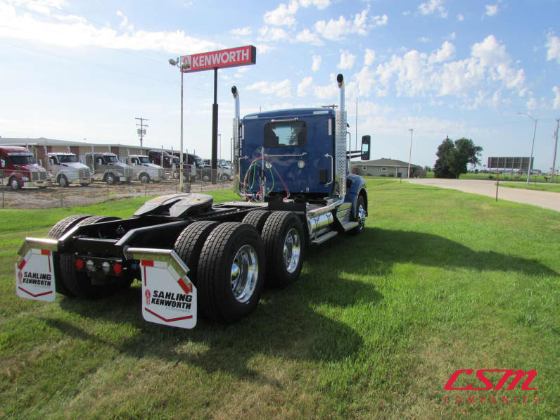 Exterior rear passenger side for this 2026 Kenworth T880 (Stock number: TJ219870)