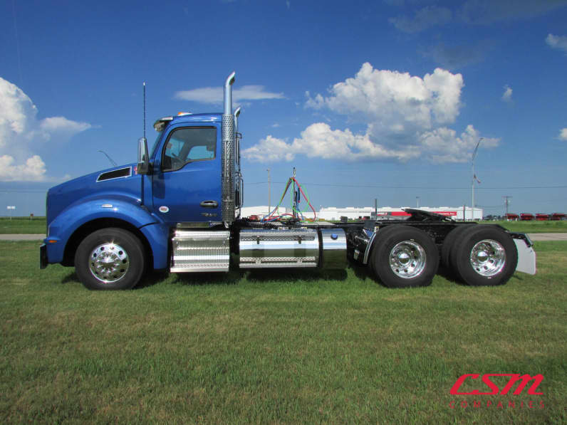 Exterior full driver side for this 2026 Kenworth T880 (Stock number: TJ219870)