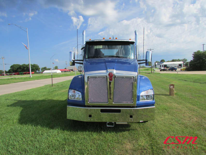 Exterior full front view for this 2026 Kenworth T880 (Stock number: TJ219870)