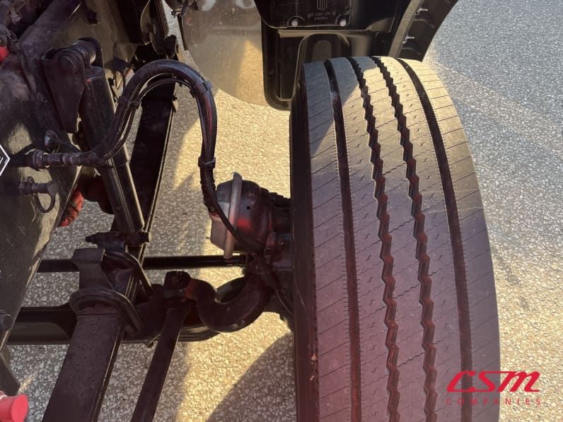 Driver side front tire tread for this 2026 Kenworth T880 (Stock number: TF195789)