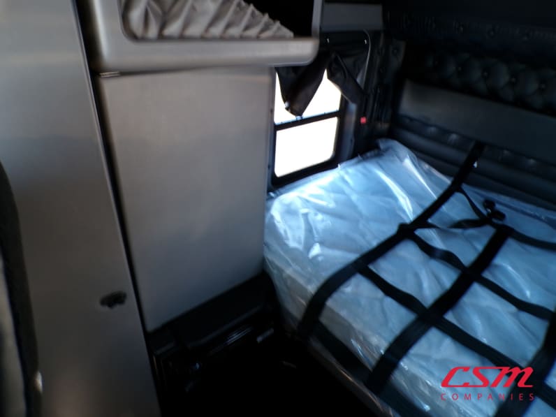 Interior passenger side sleeper for this 2027 Kenworth W900L (Stock number: VR230533)