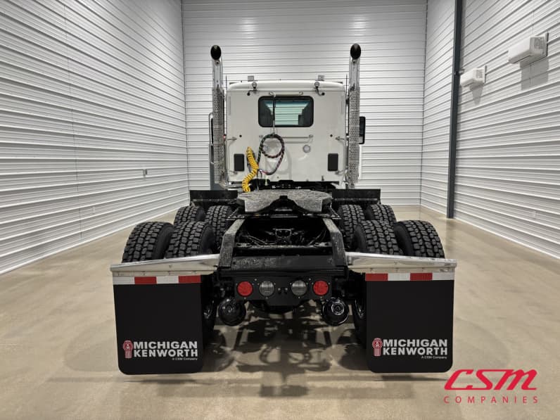 Exterior full rear view for this 2027 Kenworth T880 (Stock number: VJ240856)