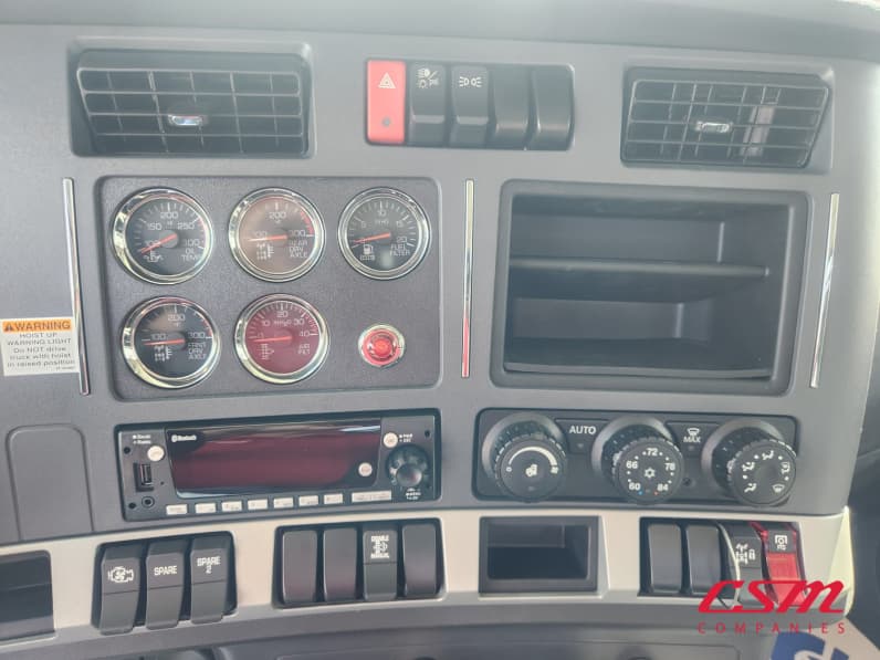 Interior radio and navigation system for this 2026 Kenworth T880 (Stock number: TJ230039)