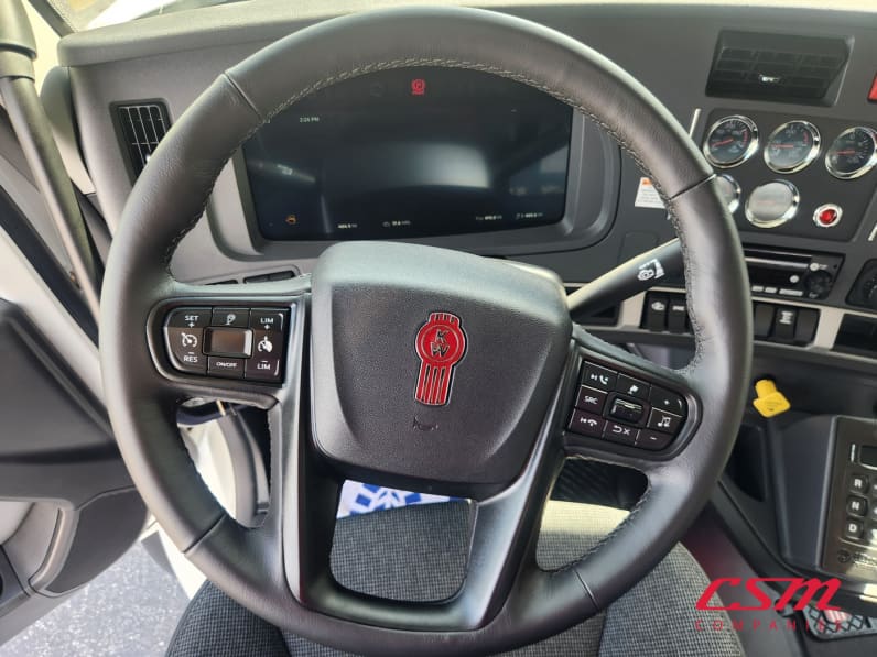 Interior steering wheel for this 2026 Kenworth T880 (Stock number: TJ230039)