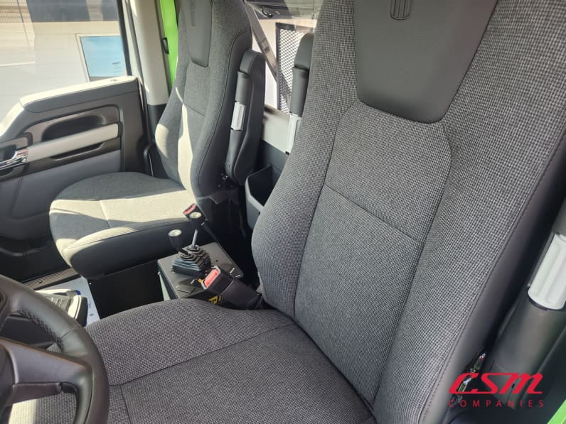 Interior seats for this 2026 Kenworth T880 (Stock number: TJ230039)