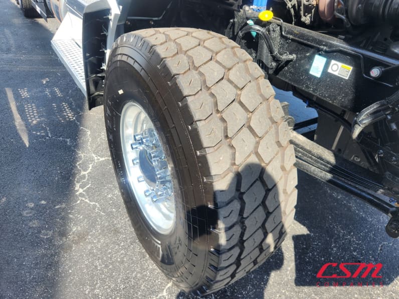 Passenger side front tire tread for this 2026 Kenworth T880 (Stock number: TJ230039)