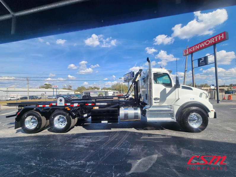 Exterior full passenger side for this 2026 Kenworth T880 (Stock number: TJ230039)