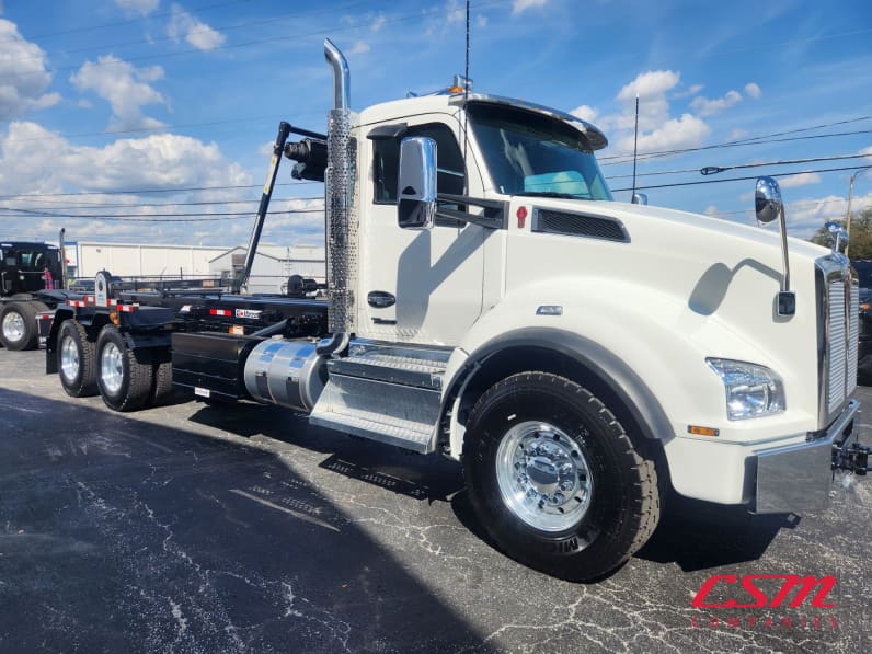 Exterior front passenger side for this 2026 Kenworth T880 (Stock number: TJ230039)