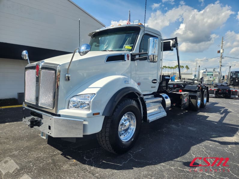 Exterior front drivers side for this 2026 Kenworth T880 (Stock number: TJ230039)