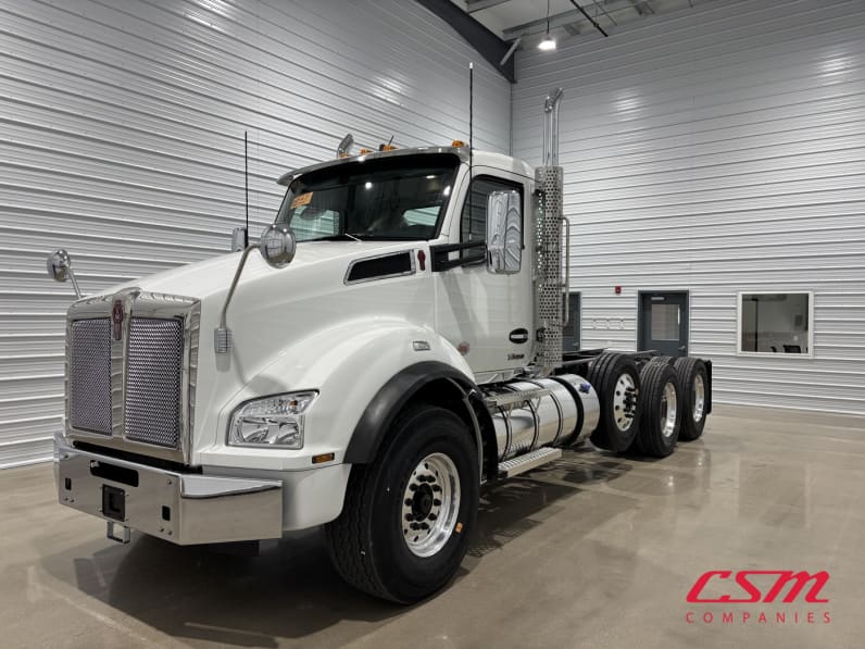Exterior front drivers side for this 2027 Kenworth T880 (Stock number: VJ242113)