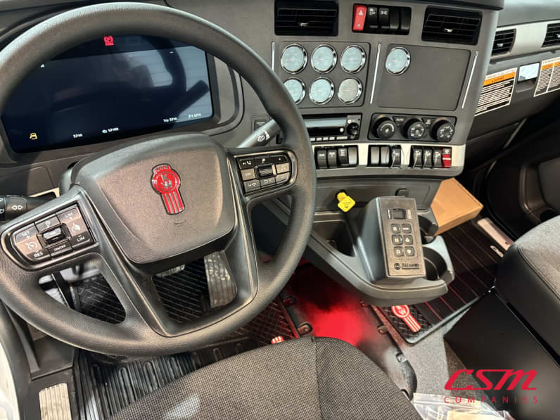 Interior dash for this 2027 Kenworth T880 (Stock number: VJ242113)