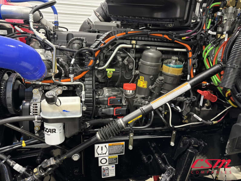 Drivers side engine for this 2027 Kenworth T880 (Stock number: VJ242113)
